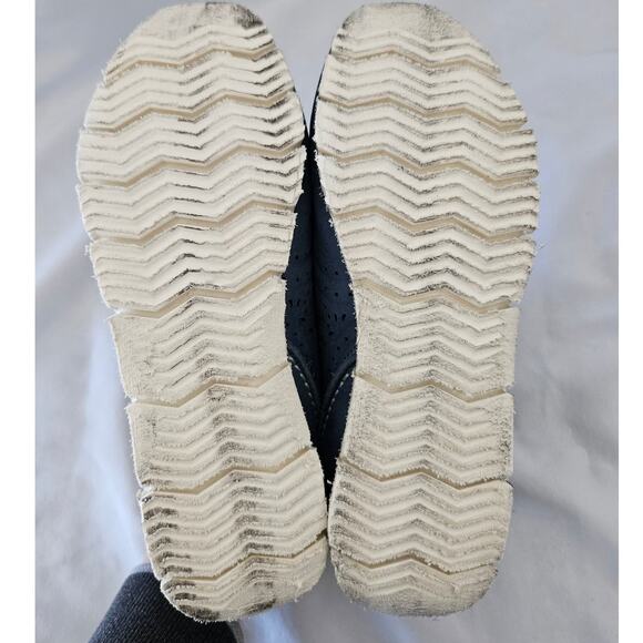 OTBT Blue Leather Cutout Khora Sneaker 7M Casual Leightweight Minimalist Basic - Picture 8 of 8